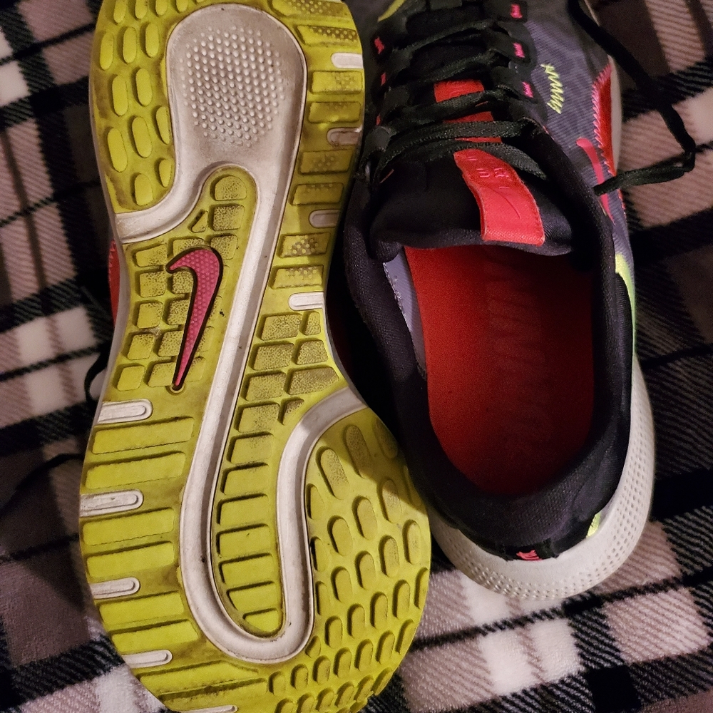 Nike Escape - Picture 4 of 5